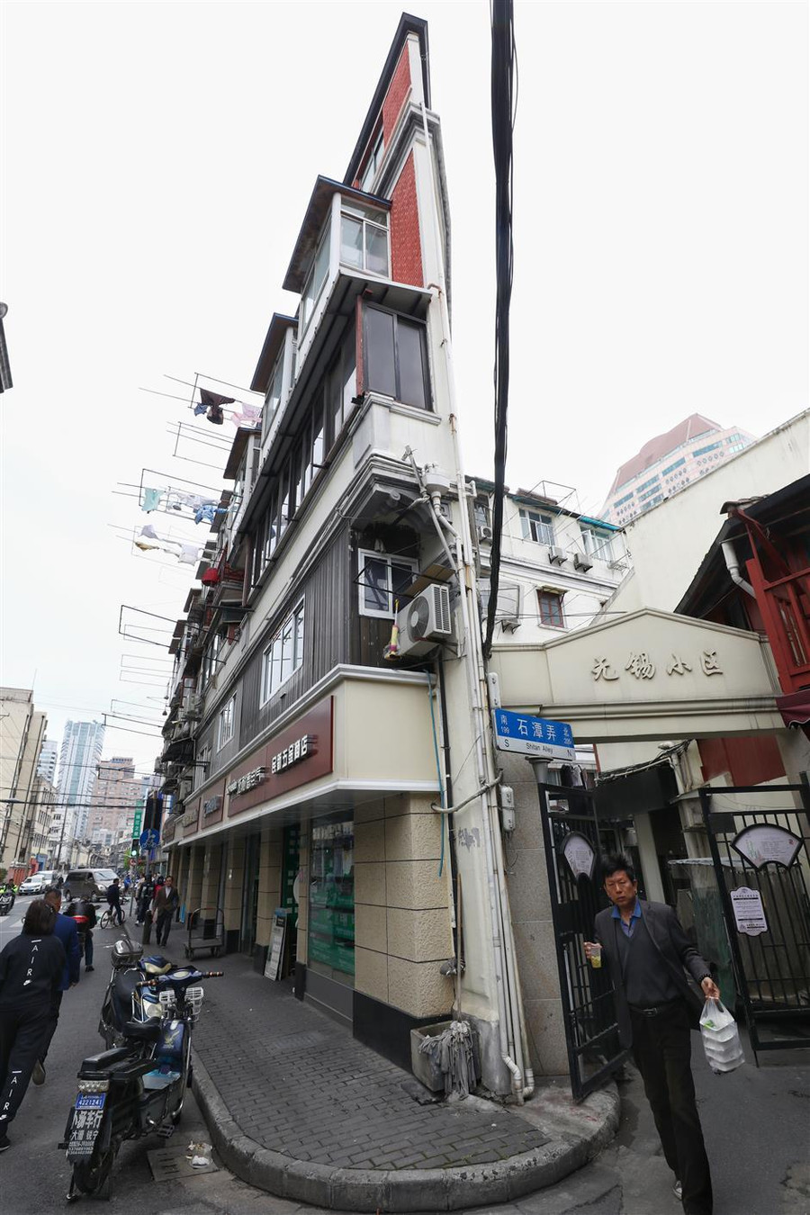 Cảnh khó tin trong tòa nhà siêu mỏng, chỗ hẹp nhất... 20cm ảnh 2 Cảnh khó tin trong toà nhà mỏng như tờ giấy, chỗ hẹp nhất 20cm