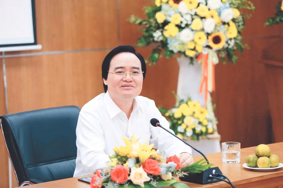 Bộ trưởng Phùng Xuân Nhạ