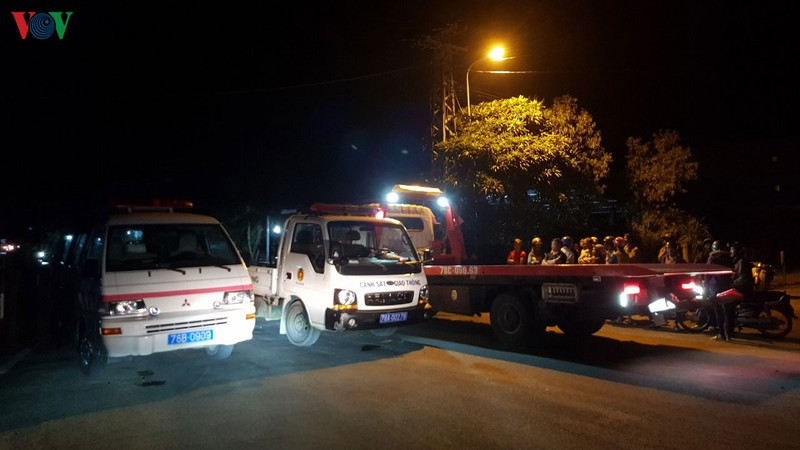 tai nạn kinh hoàng ở phú yên, 4 người chết, 3 người bị thương hình 2 tai nan kinh hoang o phu yen, 4 nguoi chet, 3 nguoi bi thuong hinh 2