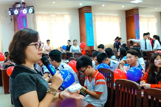 Thạc sĩ Nguyễn Thanh Nga - giảng viên khoa quốc tế chia sẻ về định hướng nghề nghiệp cho các em Thạc sĩ Nguyễn Thanh Nga - giảng viên khoa quốc tế chia sẻ về định hướng nghề nghiệp cho các em