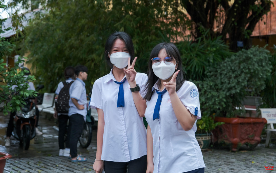 Thí sinh rời điểm thi trong tâm trạng khá thoải mái