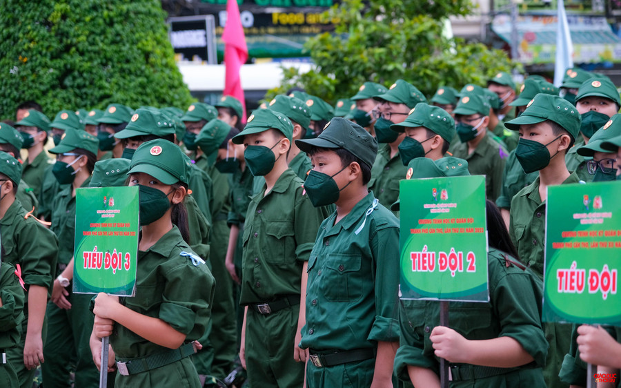 139 chiến sĩ nhí được chia thành 10 tiểu đội tham gia Học kỳ trong quân đội. 139 chiến sĩ nhí được chia thành 10 tiểu đội tham gia Học kỳ trong quân đội.