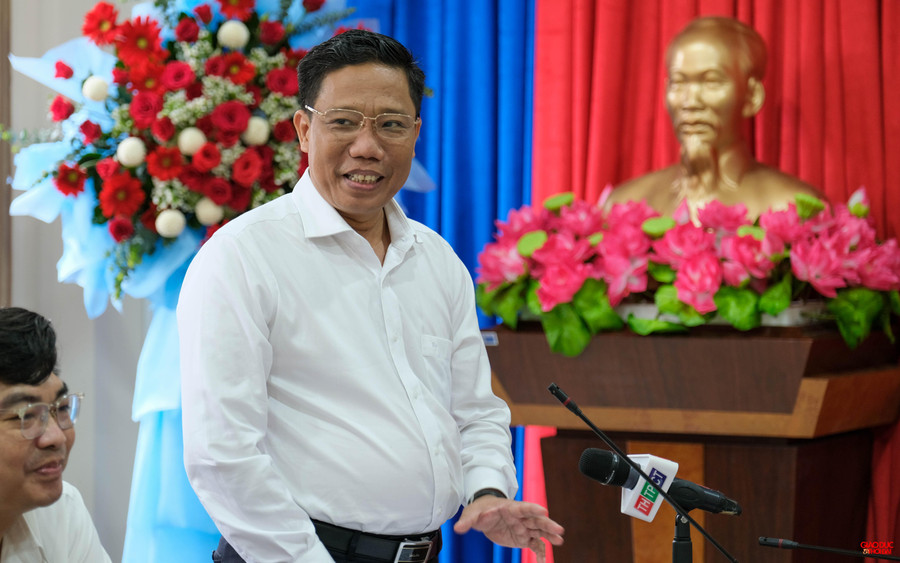 Ông Nguyễn Thực Hiện, Phó Chủ tịch UBND TP Cần Thơ biểu dương và chúc mừng học sinh đạt huy chương đồng Olympic Sinh học quốc tế 2022 Ông Nguyễn Thực Hiện, Phó Chủ tịch UBND TP Cần Thơ biểu dương và chúc mừng học sinh đạt huy chương đồng Olympic Sinh học quốc tế 2022