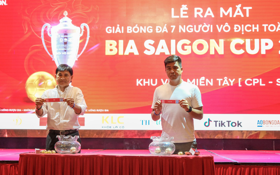 Ban tổ chức bốc thăm giải đấu. Ban tổ chức bốc thăm giải đấu.