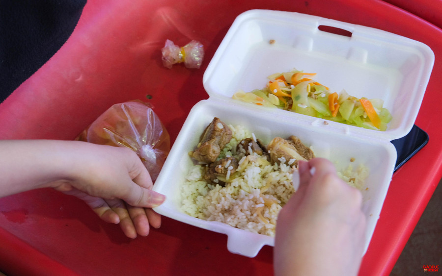 Suất ăn không chỉ đầy đủ dinh dưỡng mà còn tiếp thêm động lực cho thí sinh.