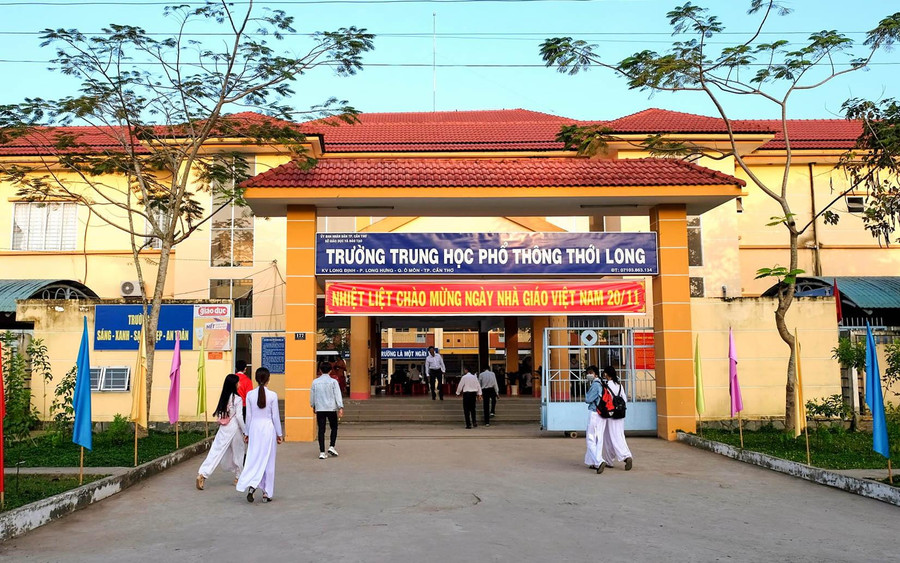 Tân thủ khoa kỳ thi tốt nghiệp THPT 2022 của TP. Cần Thơ học tại Trường THPT Thới Long, một ngôi trường nằm ở “vùng ven” thành phố. Tân thủ khoa kỳ thi tốt nghiệp THPT 2022 của TP. Cần Thơ học tại Trường THPT Thới Long, một ngôi trường nằm ở “vùng ven” thành phố.