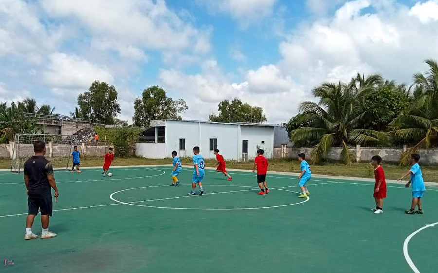 Hình ảnh học sinh tiểu học tham gia thi đấu tại giải đấu hè 2022.