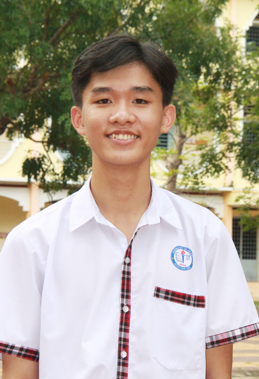 Em Nguyễn Minh Quý, thủ khoa tốt nghiệp THPT năm 2022 của tỉnh Vĩnh Long.