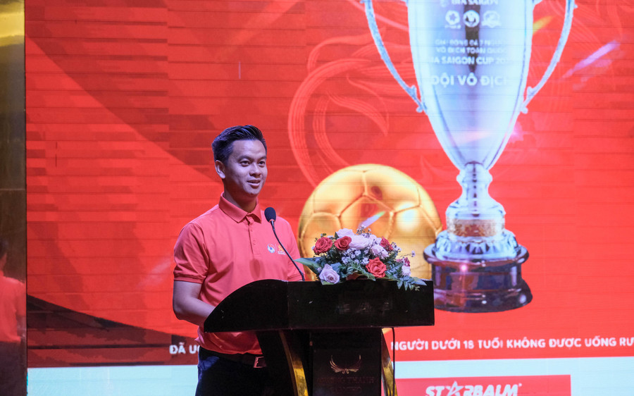 Ông Phạm Ngọc Tuấn – Tổng giám đốc VietFootball phát biểu tại lễ ra mắt giải bóng. Ông Phạm Ngọc Tuấn – Tổng giám đốc VietFootball phát biểu tại lễ ra mắt giải bóng.
