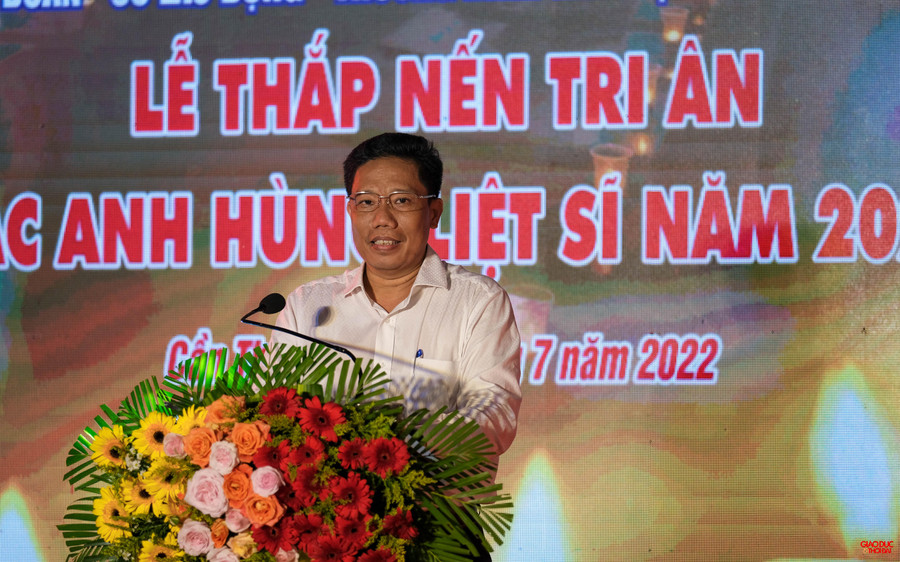 Ông Nguyễn Thực Hiện, Phó Chủ tịch UBND TP Cần Thơ phát biểu tại buổi lễ tri ân các anh hùng liệt sĩ