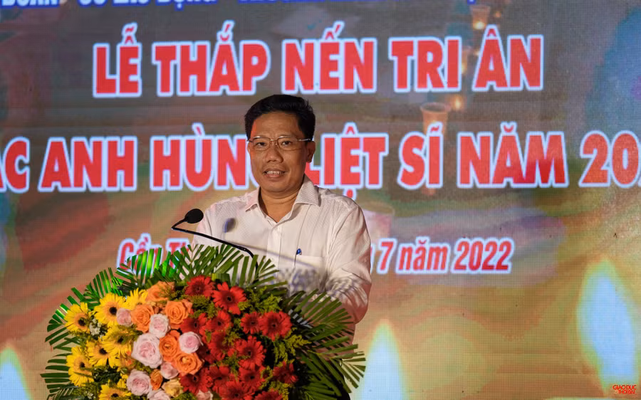 Ông Nguyễn Thực Hiện, Phó Chủ tịch UBND TP Cần Thơ phát biểu tại buổi lễ tri ân các anh hùng liệt sĩ