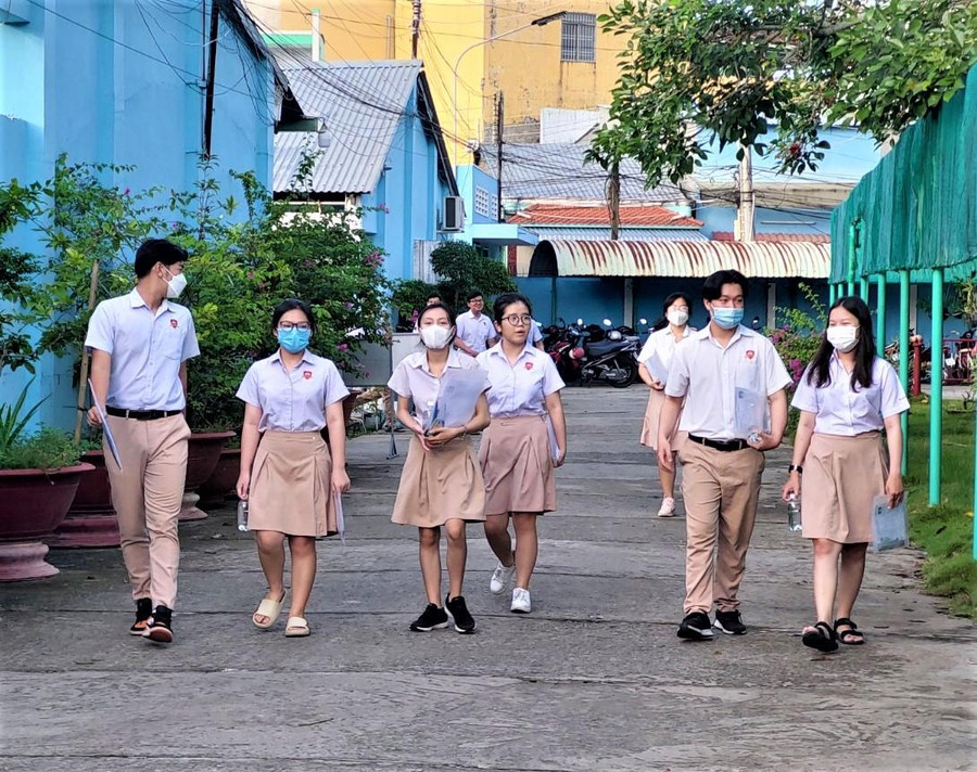 Bộ đồng phục màu sắc nền nã của thí sinh là học sinh Trường iSchool