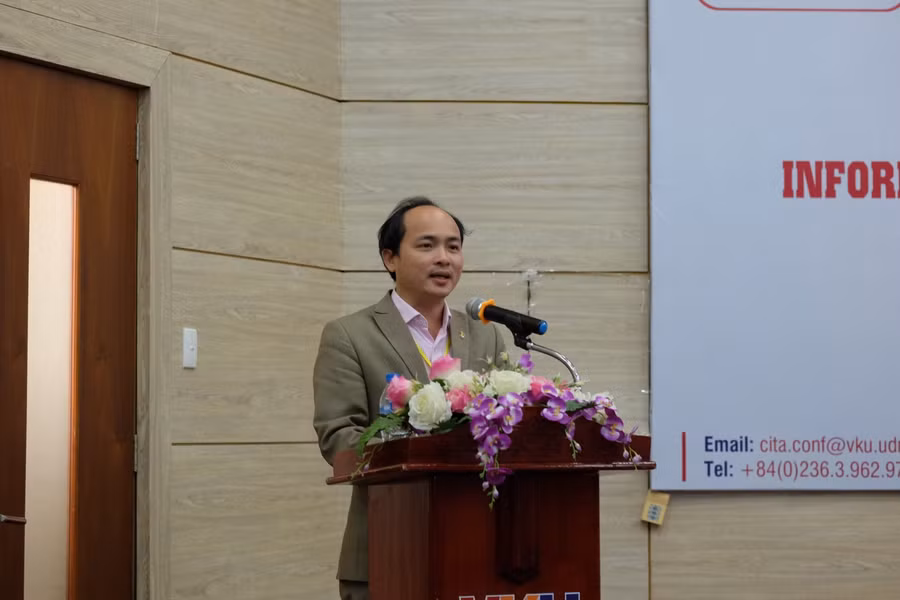 PGS.TS Huỳnh Công Pháp - Quyền Hiệu trưởng Trường Đại học Công nghệ thông tin và truyền thông Việt – Hàn (ĐH Đà Nẵng) phát biểu khai mạc Hội thảo.