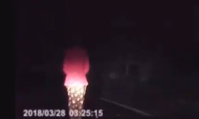 tai xe hai hung khi gap co gai 4 lan trong 1 phut giua dem hinh anh 1