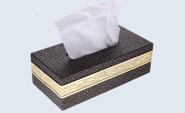 choi dua voi hop giay an, be trai nghe an 2 tuoi nguy kich vi tac nghen phoi - 2