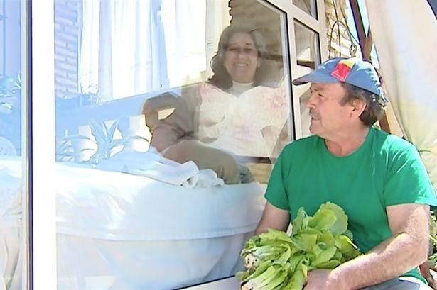 Sống trong lồng kính suốt 13 năm ảnh 1 Cô Juana sống trong lồng kính, cách ly khỏi gia đình hơn một thập kỷ