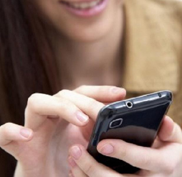 thieu tien mua dien thoai xin, co gai tre suyt mat mang vi lieu minh “ban trung” - 1