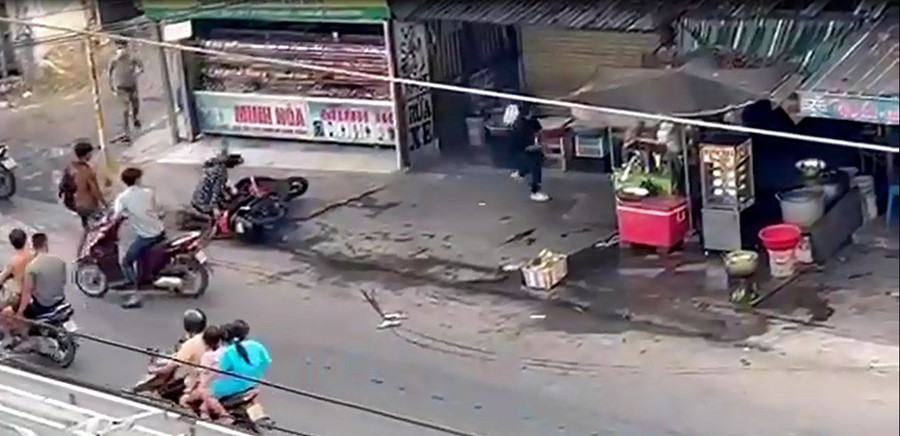 Hiện trường vụ việc. Ảnh cắt từ clip. Hiện trường vụ việc. Ảnh cắt từ clip.