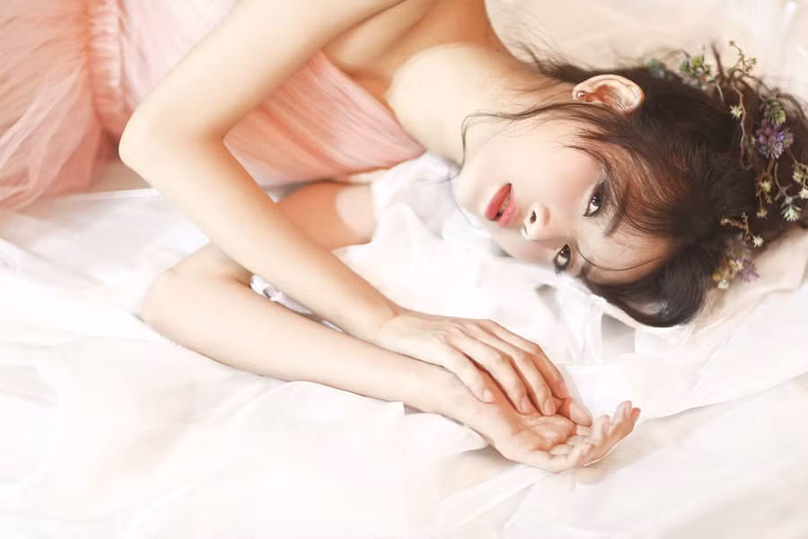 Siêu mẫu 9X hóa nàng công chúa ngọt ngào ảnh 16