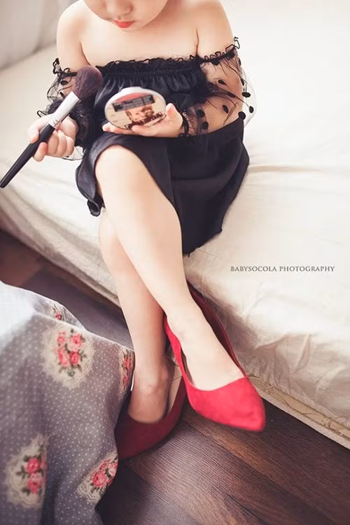 Nhiều người nhận xét rằng, cô bé này mang tố chất của mẫu nhí chuyên nghiệp. Nhiều người nhận xét rằng, cô bé này mang tố chất của mẫu nhí chuyên nghiệp.
