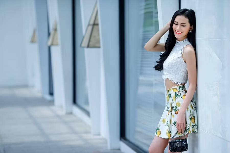 Vẻ trẻ trung, sành điệu của set đồ.