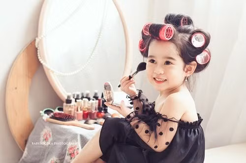 Người thực hiện bộ ảnh này cho bé Kem là nữ nhiếp ảnh gia trẻ tuổi Nguyễn Mai Anh. Người thực hiện bộ ảnh này cho bé Kem là nữ nhiếp ảnh gia trẻ tuổi Nguyễn Mai Anh.