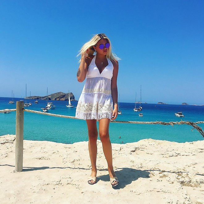 TheoDaily Mail,mùa hè nóng bỏng luôn là khoảng thời gian lý tưởng để các cậu ấm, cô chiêu ở Nga khoe khoang độ giàu có và chịu chơi của mình. Ky nghi he xa hoa cua thieu gia, tieu thu nha ty phu Nga hinh anh 1