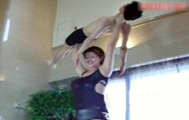 Bộ ảnh hài hước khi chị em vùng lên ảnh 4 Bộ ảnh hài hước khi chị em vùng lên ảnh 4