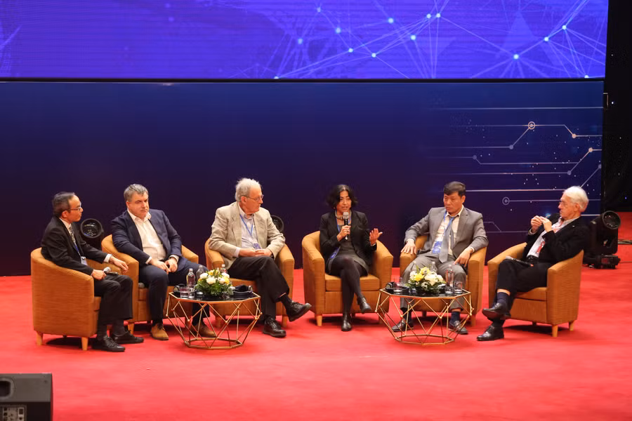 Chương trình giao lưu nằm trong chuỗi sự kiện Lễ trao giải VinFuture lần thứ II