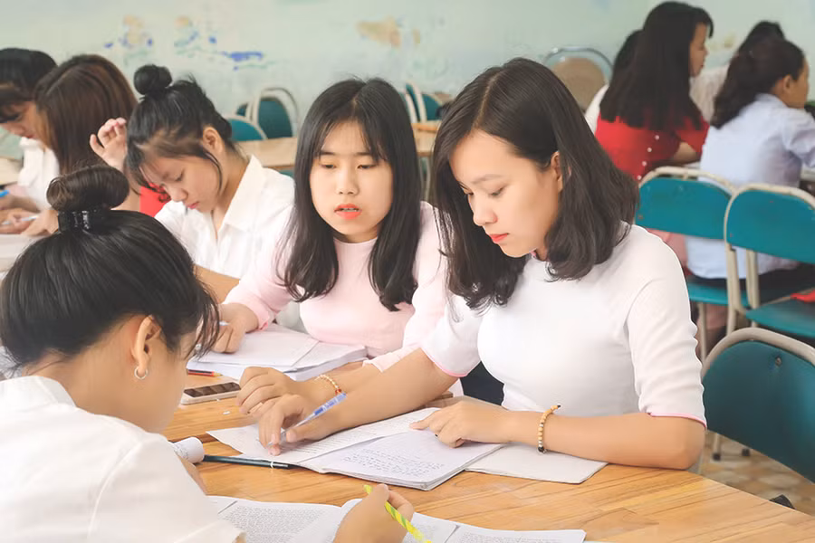 Thay đổi nhận thức của người học, người dạy về vai trò, vị trí môn khoa học lịch sử