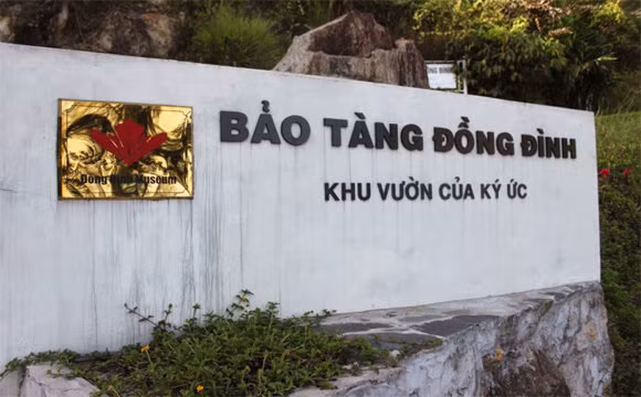 Đường dẫn vào Bảo tàng Đồng Đình – Khu vườn của ký ức...