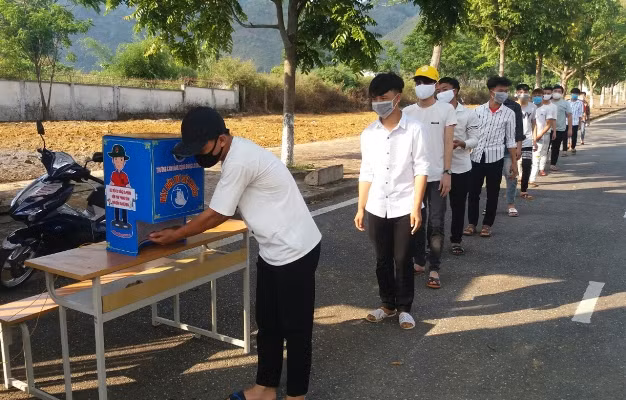 Máy rửa tay sát khuẩn