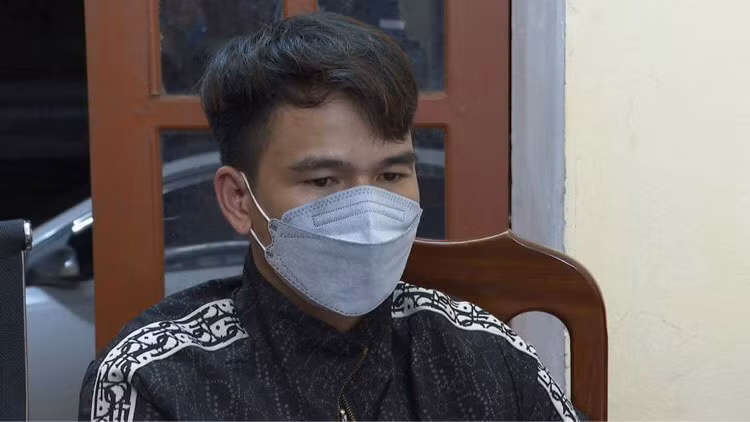 Dối tượng Phạm Văn Hiếu tại cơ quan công an.