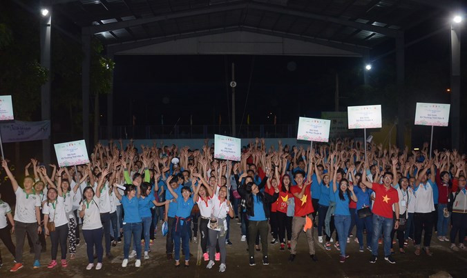 Các tình nguyện viên trong ngày hội ra quân“Kết nối trái tim tình nguyện 2016” tại Trung tâm Thanh thiếu niên miền Nam