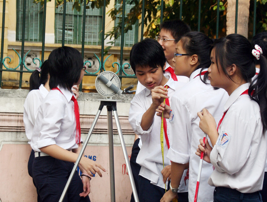 HS THCS thích thú với tiết thực hành ngoài trời. Ảnh: Quý Trung HS THCS thích thú với tiết thực hành ngoài trời. Ảnh: Quý Trung