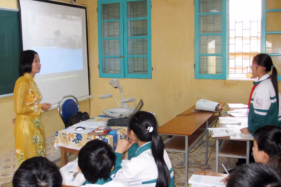 Ứng dụng CNTT trong dạy và học môn Địa lý - Lịch sử THCS. Ảnh: Đức Chiêm