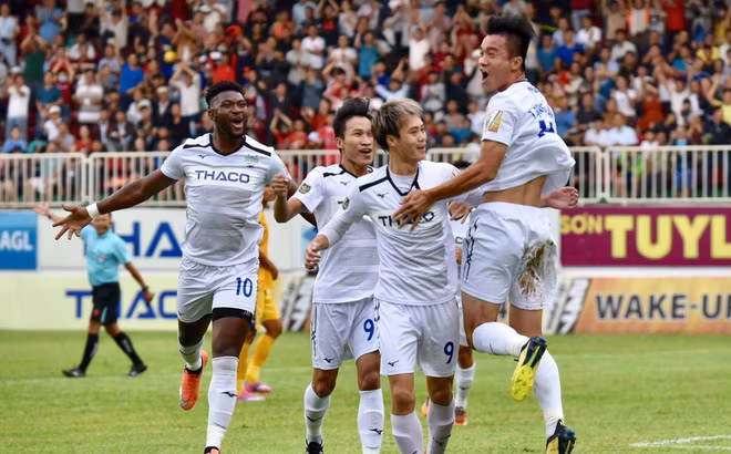 Hoàng Anh Gia Lai đánh rơi chiến thắng mừng tân HLV 