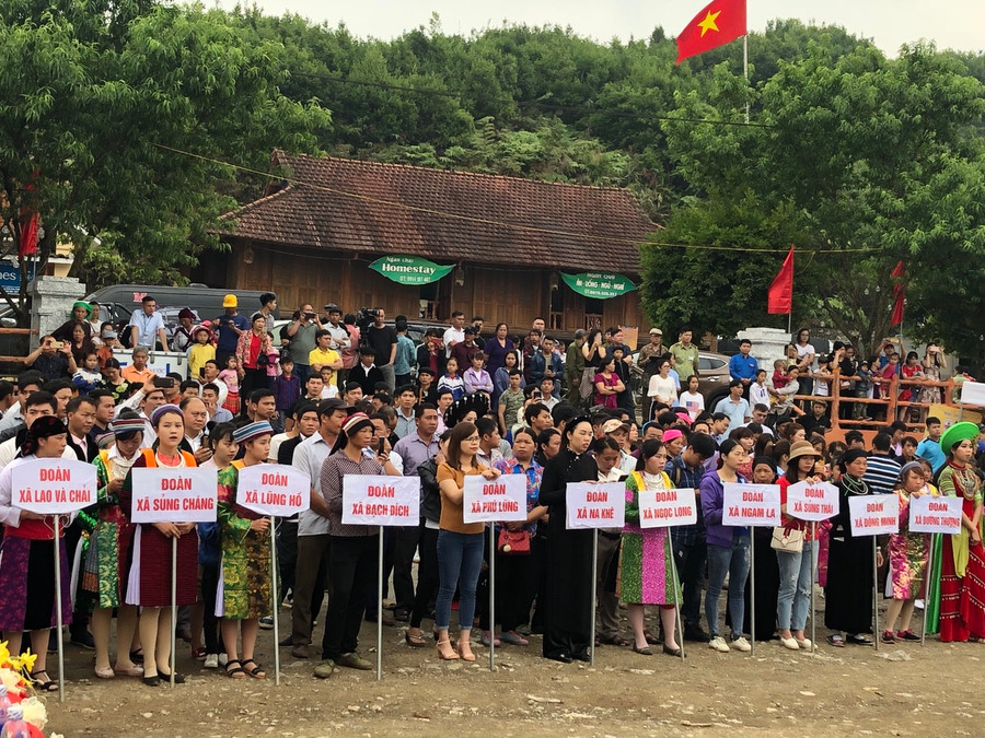 Các đội về dự ngày hội.