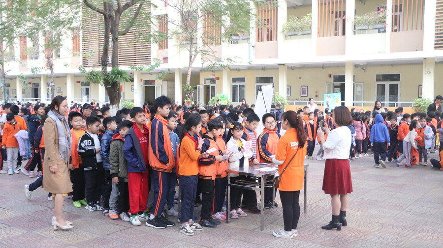 Sự kiện thu hút sự tham gia của gần 2.000 học sinh toàn trường. Sự kiện thu hút sự tham gia của gần 2.000 học sinh toàn trường.