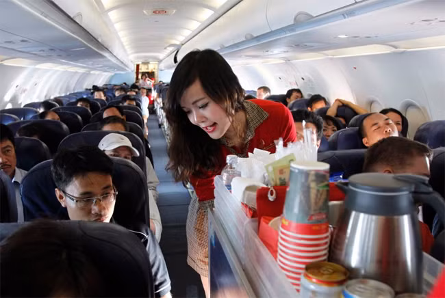 Lý do không nên ngồi yên một chỗ trong suốt chuyến bay ảnh 1 Đừng bao giờ ngồi yên một chỗ trong suốt chuyến bay