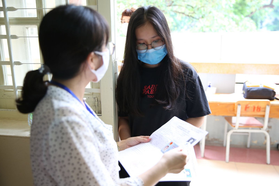 Ở Huế, Vu lan là lễ hội lớn thứ hai sau lễ Phật Đản và không mâm cao, cỗ đầy. Chùa là nơi quần tụ mọi người. Huế từng được mệnh danh là chiếc nôi của Phật giáo. Đất Cố đô hiện có hàng trăm ngôi chùa, phường nào, làng nào cũng có chùa. Dịp này, các chùa đã mở cửa từ sáng sớm để đón mọi người đến thắp hương, cầu nguyện cho người thân.