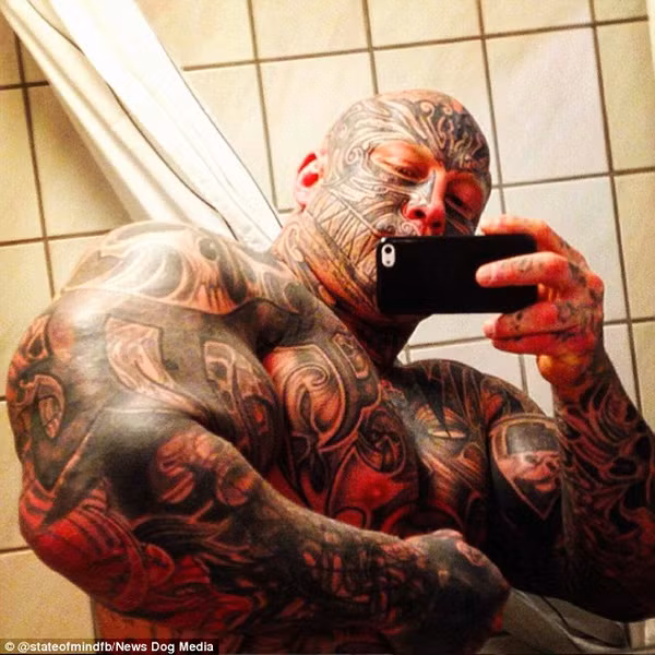 Lực sĩ đồ sộ kín hình xăm được mệnh danh là quái vật đời thực - Ảnh 5.