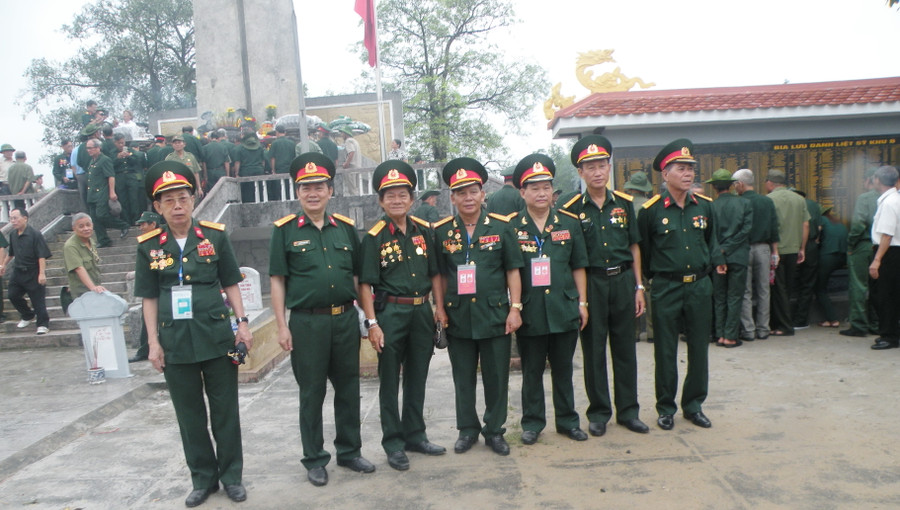 Cùng các cựu chiến binh thăm lại nghĩa trang Phú Hải, Quảng Trị nơi đồng đội ông yên nghỉ Cùng các cựu chiến binh thăm lại nghĩa trang Phú Hải, Quảng Trị nơi đồng đội ông yên nghỉ