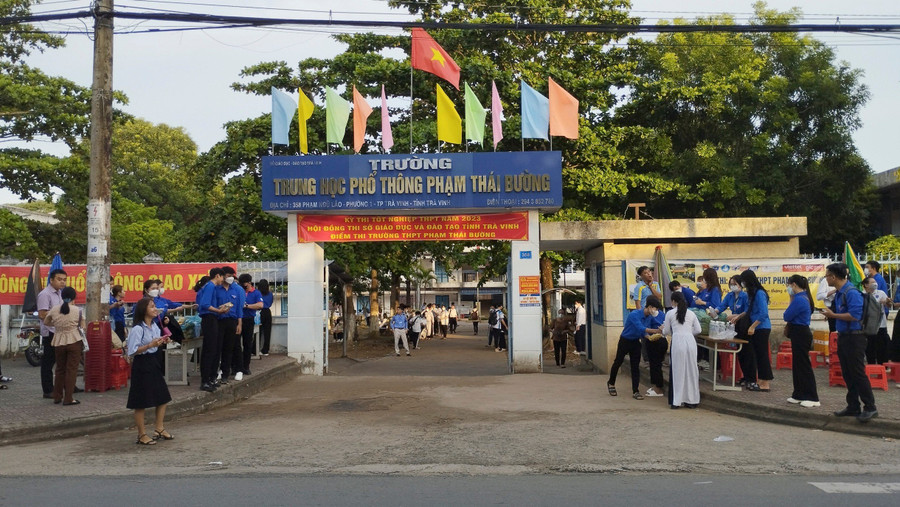 Sáng nay thí sinh thi tốt nghiệp THPT với bài thi Ngữ văn ảnh 78