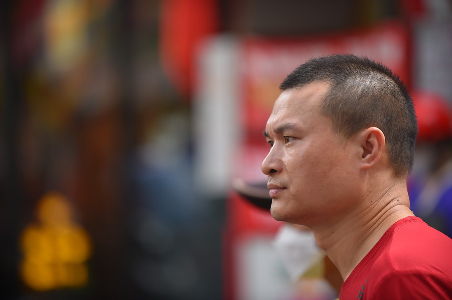 Cùng với tâm trạng của các thí sinh, các phụ huynh cũng không giấu được cảm giác hồi hộp, lo lắng. Cùng với tâm trạng của các thí sinh, các phụ huynh cũng không giấu được cảm giác hồi hộp, lo lắng.