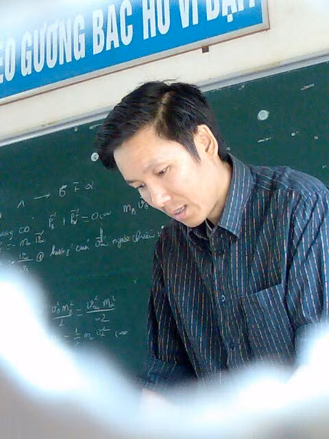 Thầy Nguyễn Minh Hải trong một giờ lên lớp (Ảnh tư liệu)