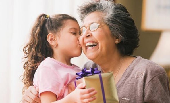 Vai trò quan trọng của người bà đối với mỗi gia đình
