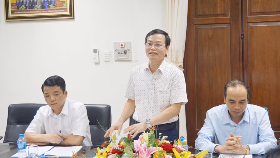 TS Dương Đức Hùng phát biểu góp ý cho dự thảo Luật GD