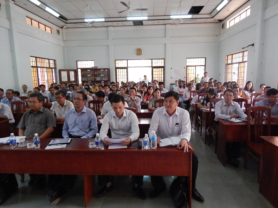 Các cử tri tham dự hội nghị