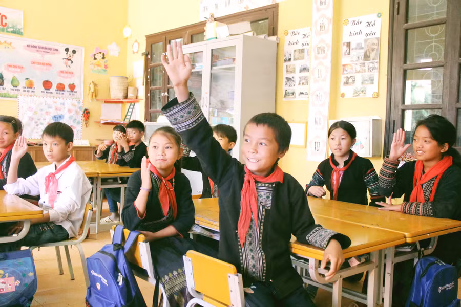 Cần đảm bảo đủ trường, đủ lớp, đủ giáo viên cho học sinh. Ảnh: Sỹ Điền